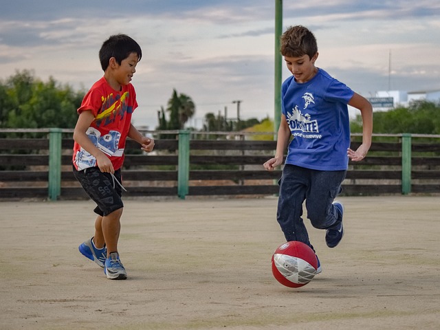 起了球迷和 起了球迷和